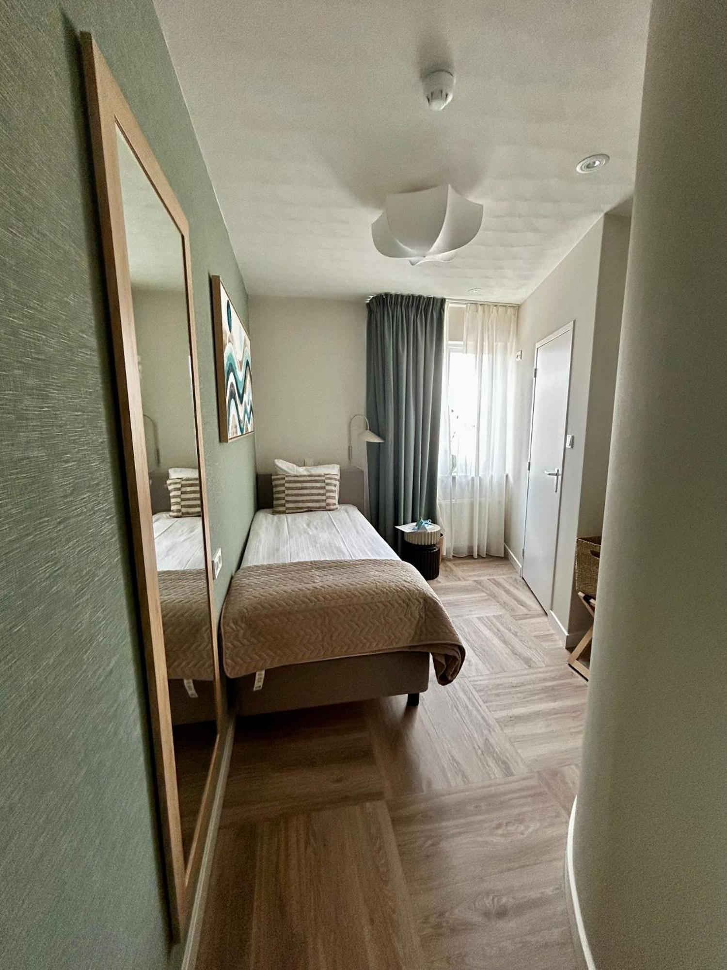 Hotel Meyer Bergen aan Zee Room photo
